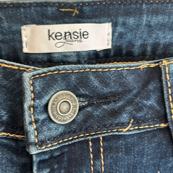 Kensie cropped jeans with unique design - Picture 2 of 6